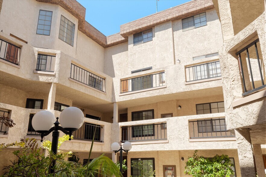 Building Photo - 12321 Ocean Park Blvd