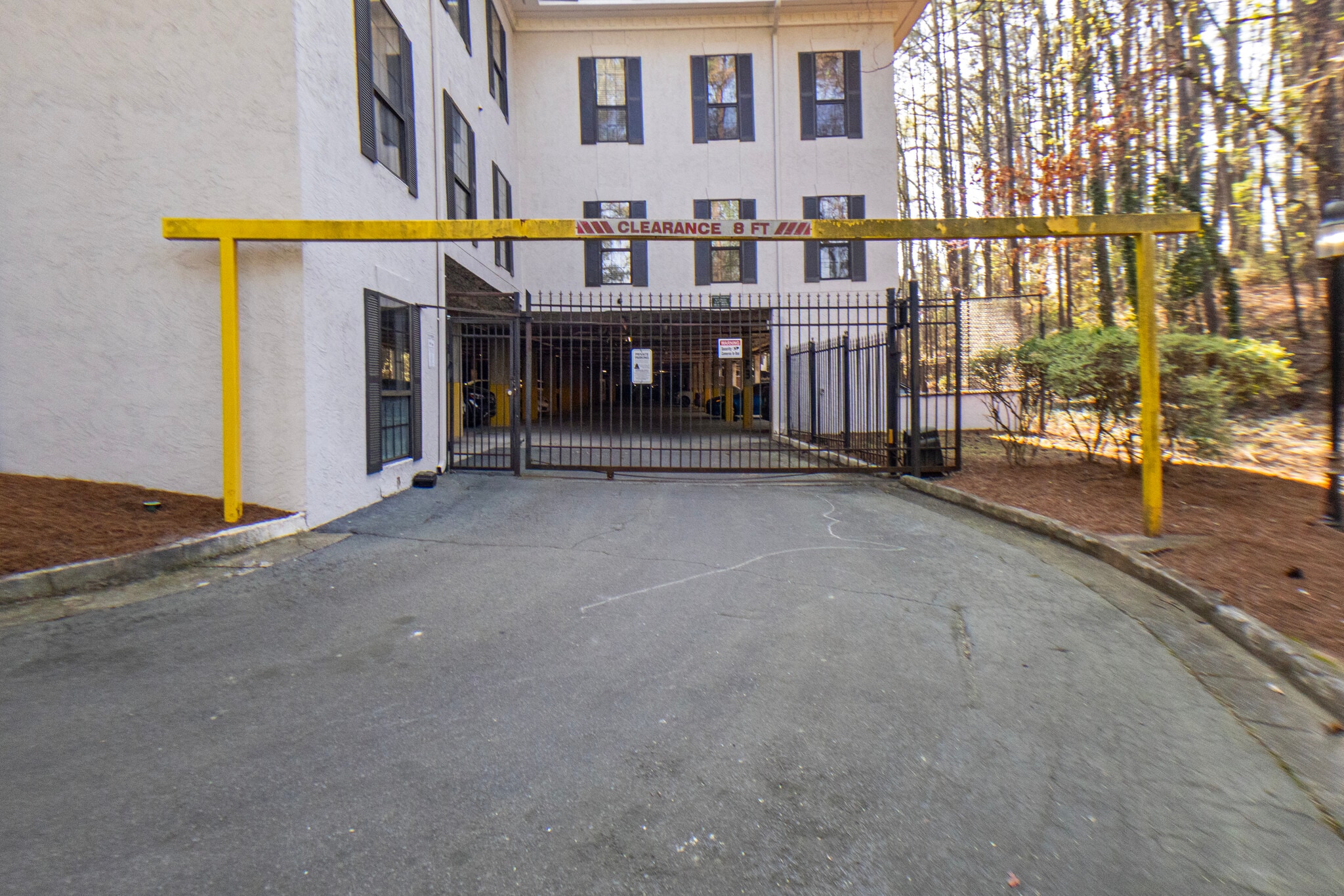 Parking garage - 3104 Pine Heights Dr NE