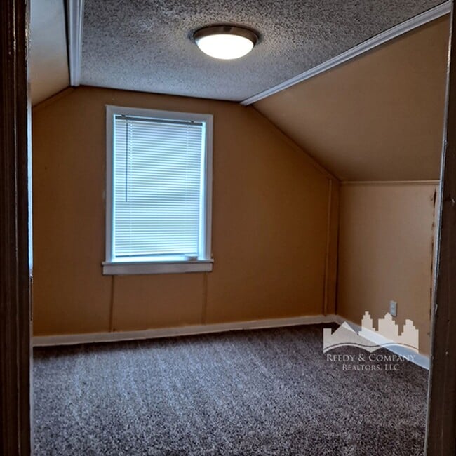 Building Photo - 2949 Yale Ave