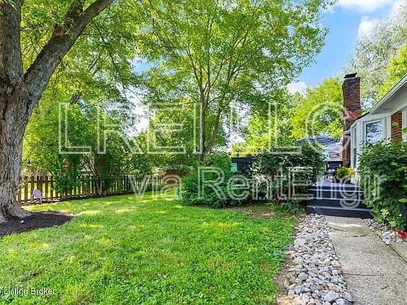 Building Photo - 12100 Maplewood Rd