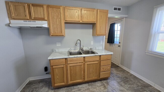 Building Photo - 1566 Thalia Ave