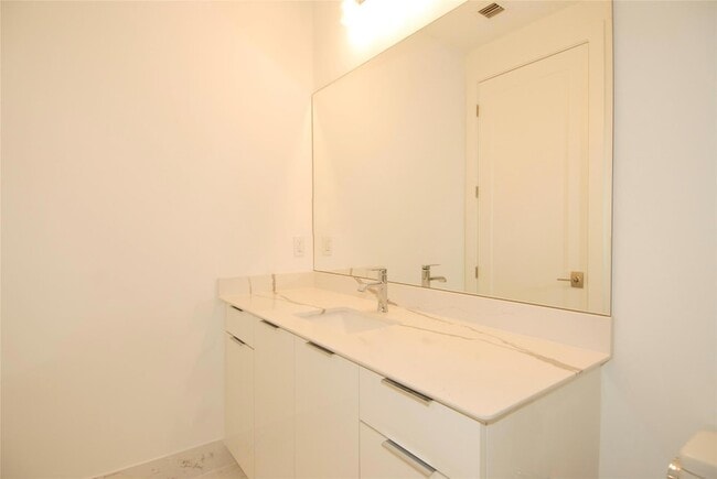 Building Photo - 1421 SW 23rd Ct