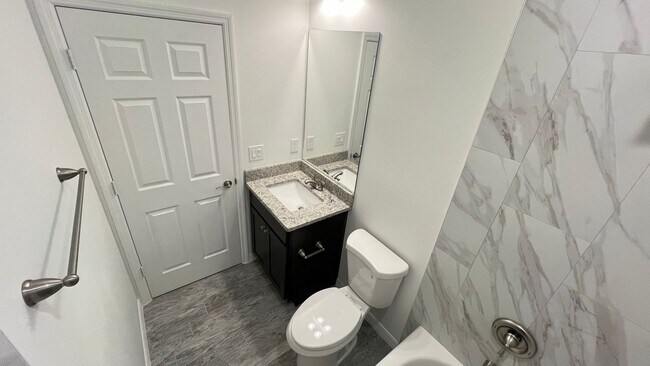 Building Photo - GORGEOUS Bedroom, 2 Bathroom Home in Palm Bay!!