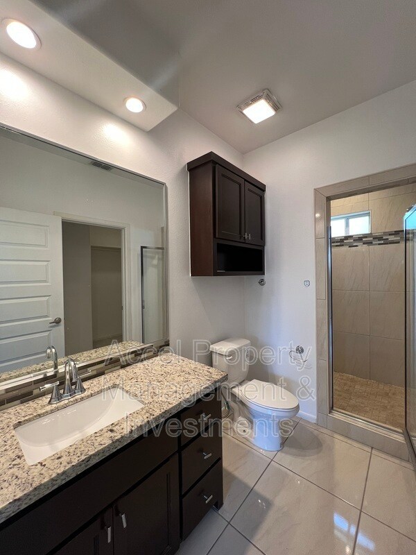 Building Photo - 214 Fig Dr