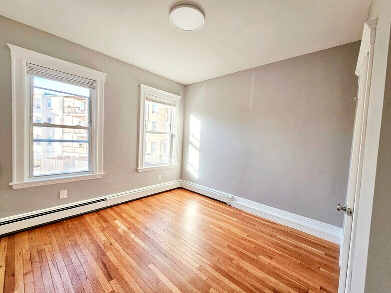 Building Photo - 141 Sutherland Rd