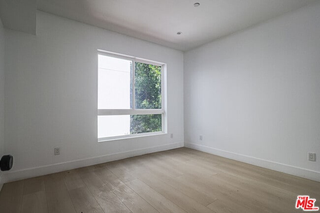 Building Photo - 11814 1/2 Gilmore St