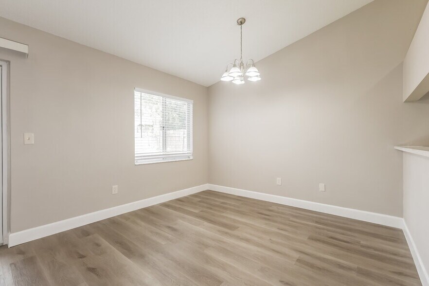 Building Photo - 1310 Coolmont Dr