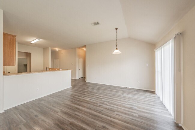 Building Photo - 636 Saddleway Dr