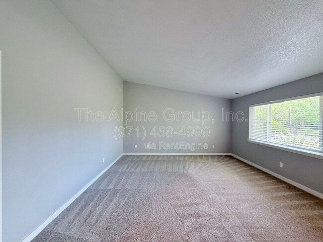 Building Photo - 5847 SW Coventry Pl