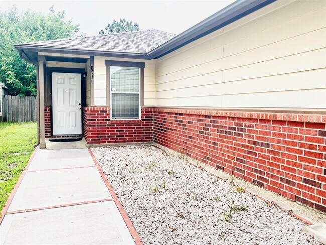 Building Photo - 8510 Village Hollow Ln