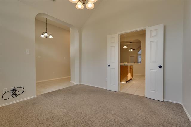 Building Photo - 2320 Suntree Ln