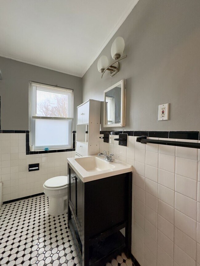 Building Photo - Charming 4 Bedroom/2 Bathroom Townhome in Mid-Govans, MD!