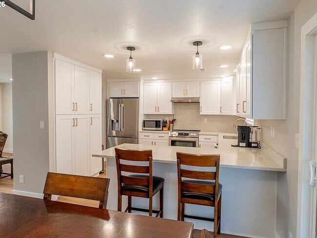 Building Photo - 535 Oak Terrace