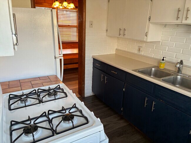 Building Photo - 2300 Midvale Ave