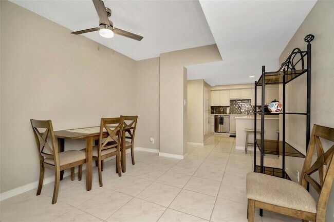 Building Photo - 7400 Sun Island Dr S