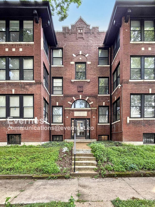 Building Photo - 4166 Russell Blvd