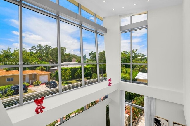 Building Photo - 1201 W 47th St