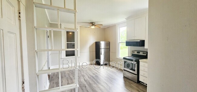 Building Photo - 303 Broad St W