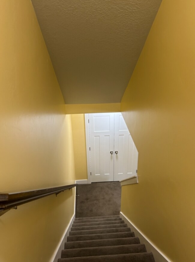 Building Photo - Stylish 3-Bedroom Townhome in Traverse Mou...