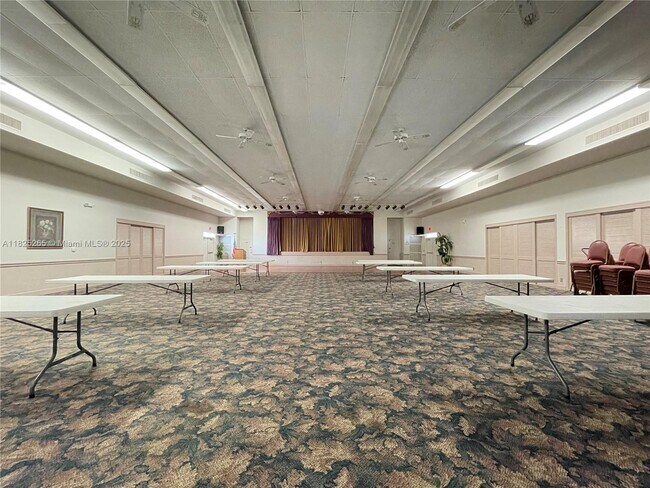 Building Photo - 7340 Lake Cir Dr