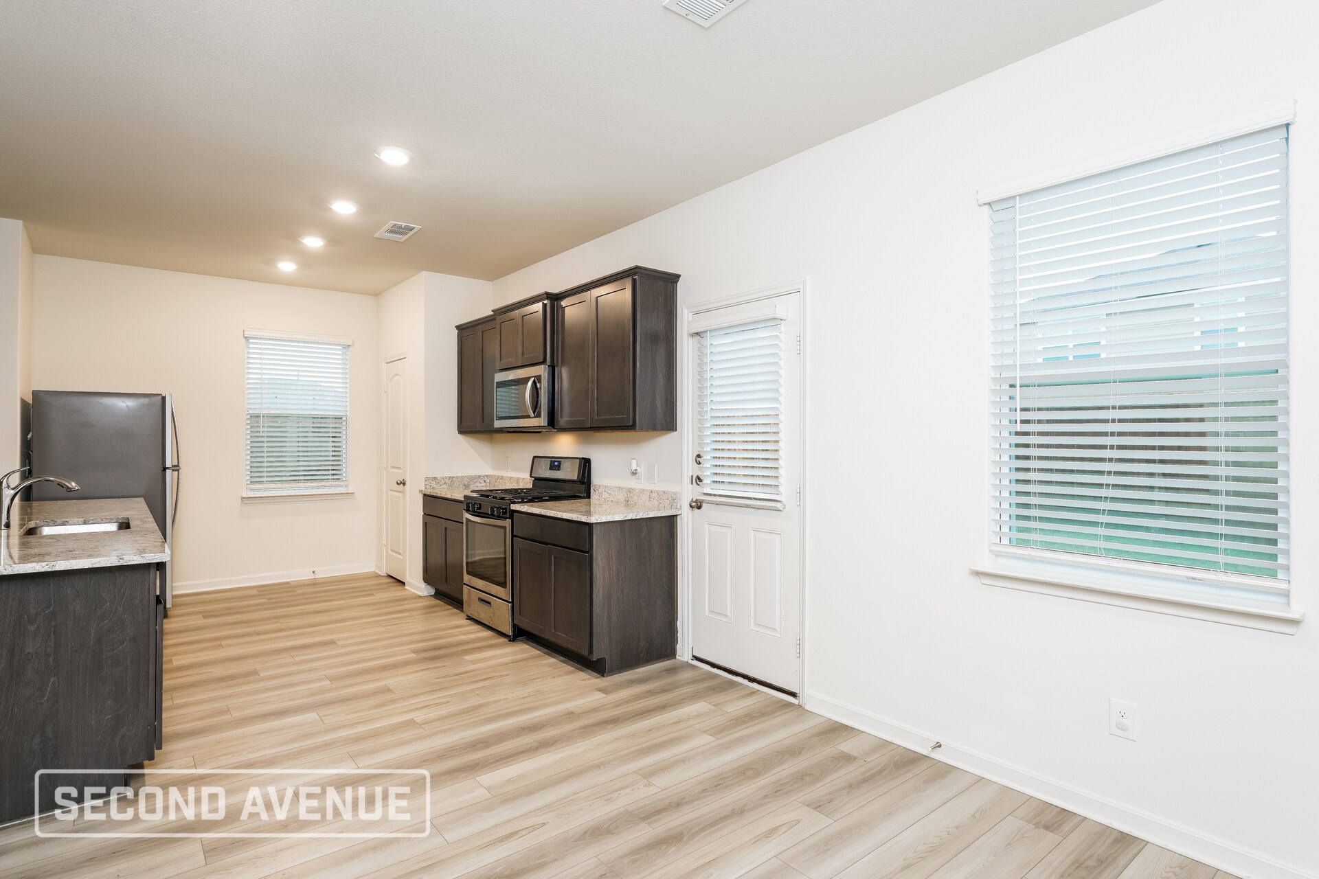 Building Photo - 1413 Sunkiss Dr