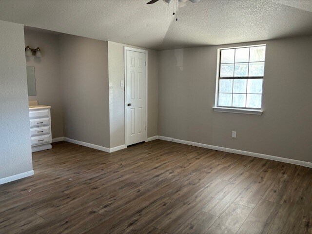 Building Photo - 2404 Hidden Hill Dr