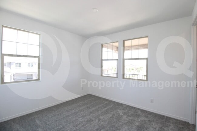 Building Photo - 19031 E Braeburn Ln