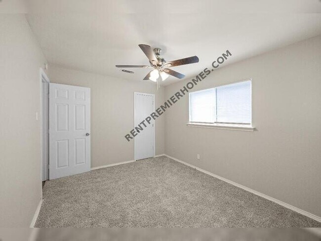 Building Photo - 2510 S Fielder Rd