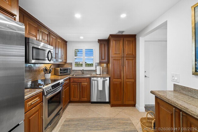 Building Photo - 511 Bayshore Dr