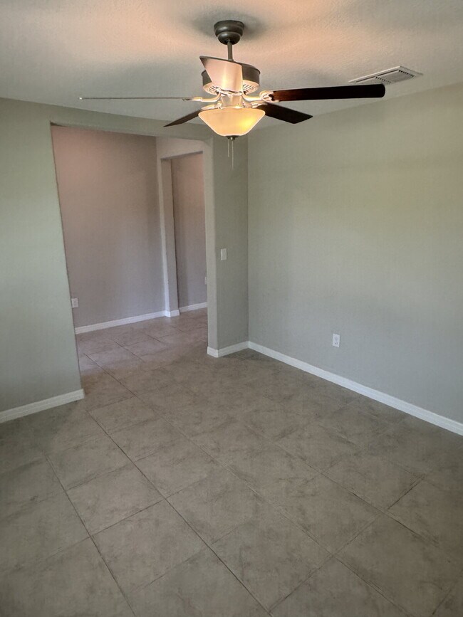 Building Photo - "Spacious 4-Bed Oasis with 2.5 Baths on Ra...
