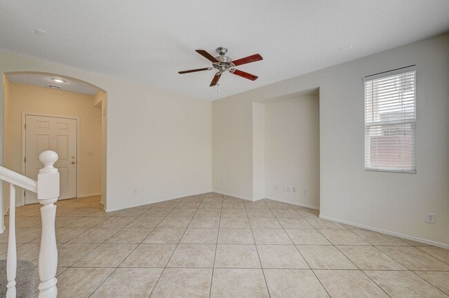 Building Photo - *MOUNTAINS EDGE 3 BED 2.5 BATH * COMMUNITY POOL, FITNESS CENTER, AND SPA *