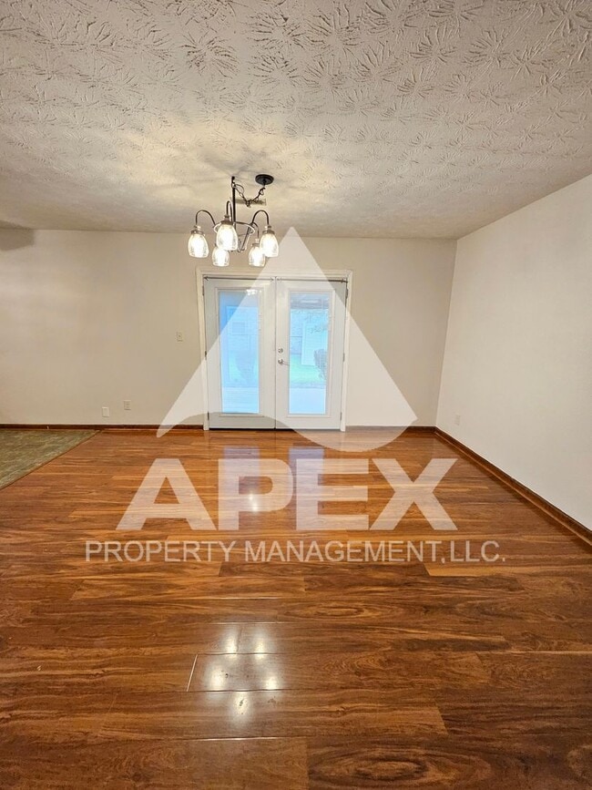 Building Photo - Stunning 3 Bd/2Ba Single Family Home with 2-Car Garage in the heart of Halls!