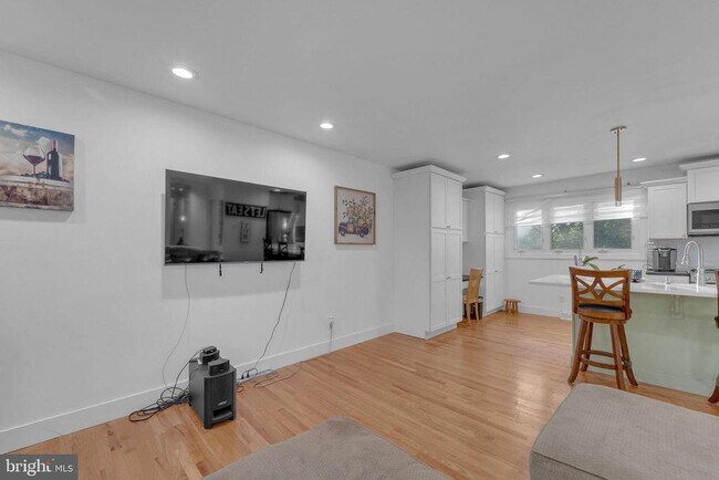 Building Photo - 91 2nd St