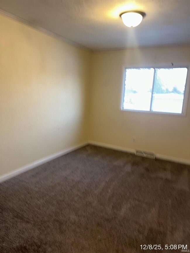 Building Photo - 2026 Shaw Ave