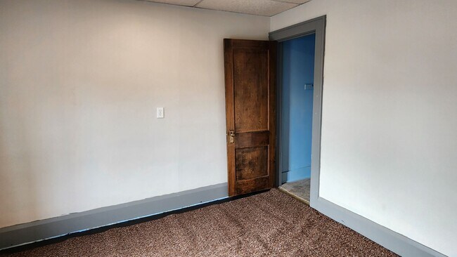 Building Photo - Large 4-5 Bedroom on Historic Main Street in Salamanca NY! Available Now!