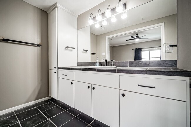 Building Photo - 17 Waugh Dr