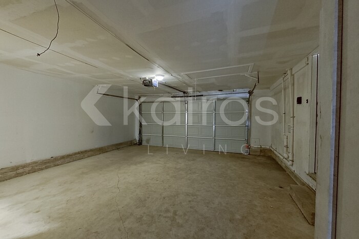 Building Photo - 508 W 8th St