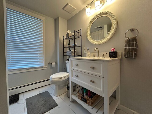 Building Photo - 4 bedroom 2.5 Bath Home in Emmaus