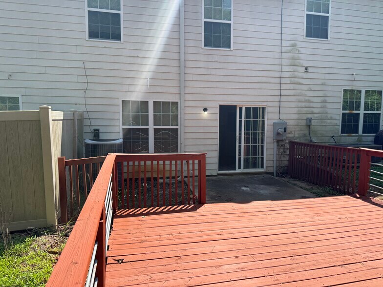 Building Photo - 165 Shenandoah Dr