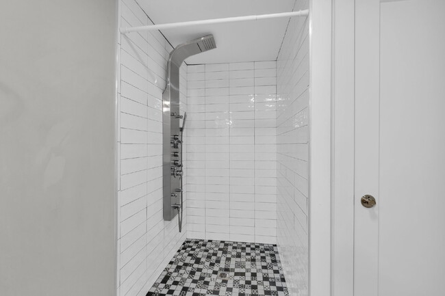 Building Photo - Charming Stuart Heights Home – Spacious, S...
