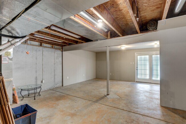 Building Photo - 1784 UPPER Ln