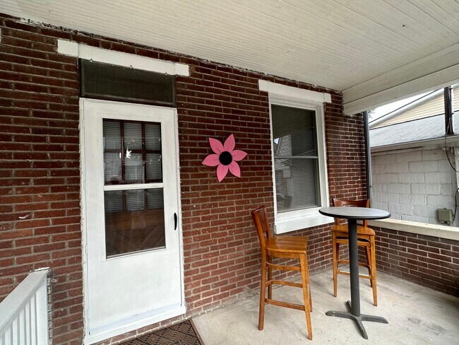 Building Photo - 239 N Stratton St