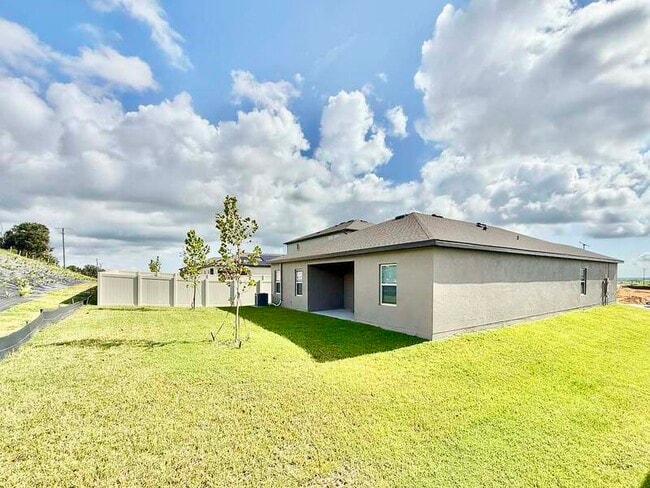 Building Photo - 14613 Italy Ave