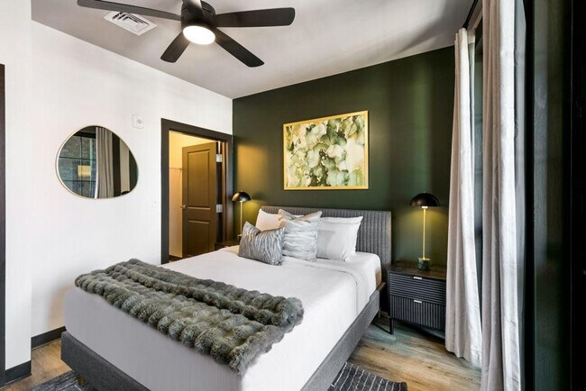 Building Photo - 611 Commerce St