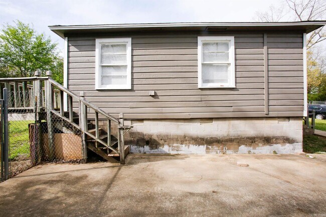 Building Photo - 3510 Walker St