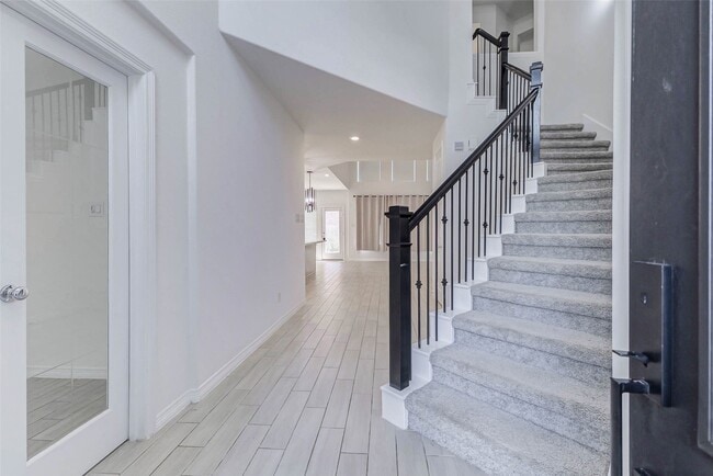Building Photo - 30711 Thicket Ct