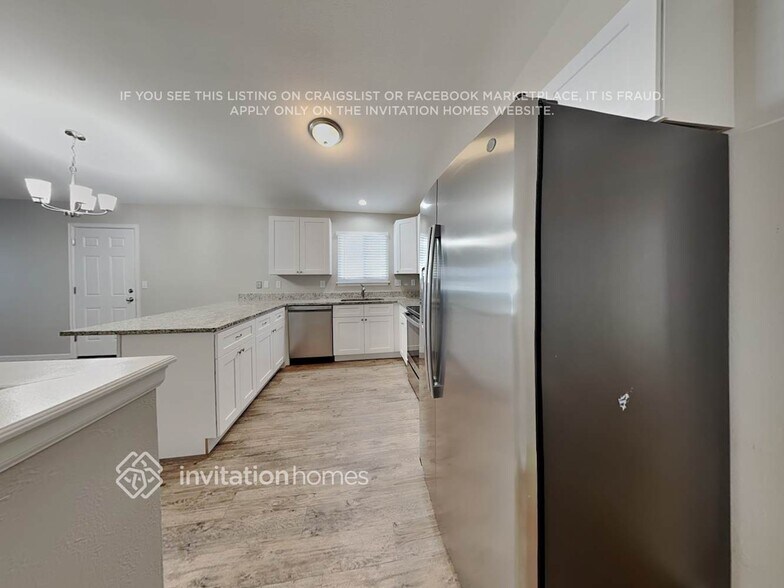 Building Photo - 2865 Leoti Dr