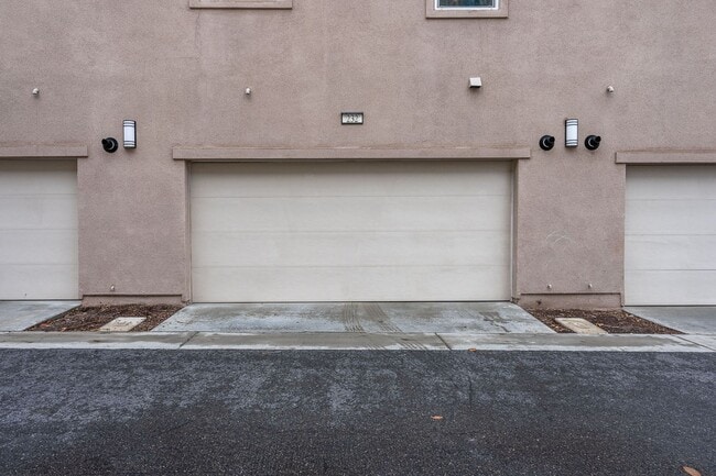 Building Photo - 232 Keeper