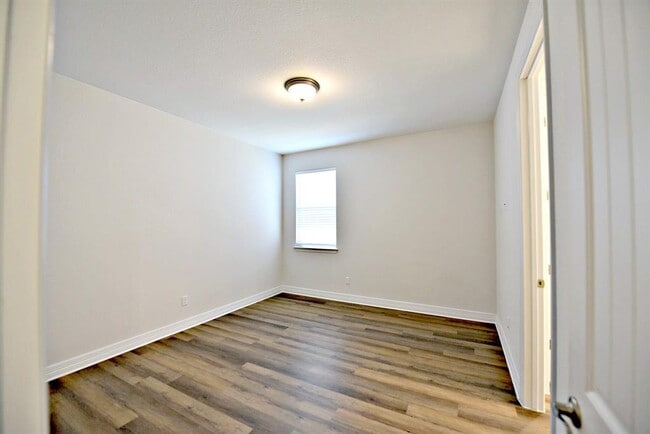 Building Photo - 2220 Airport Dr