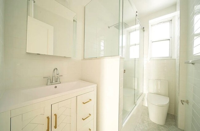 Building Photo - 30 Clinton St